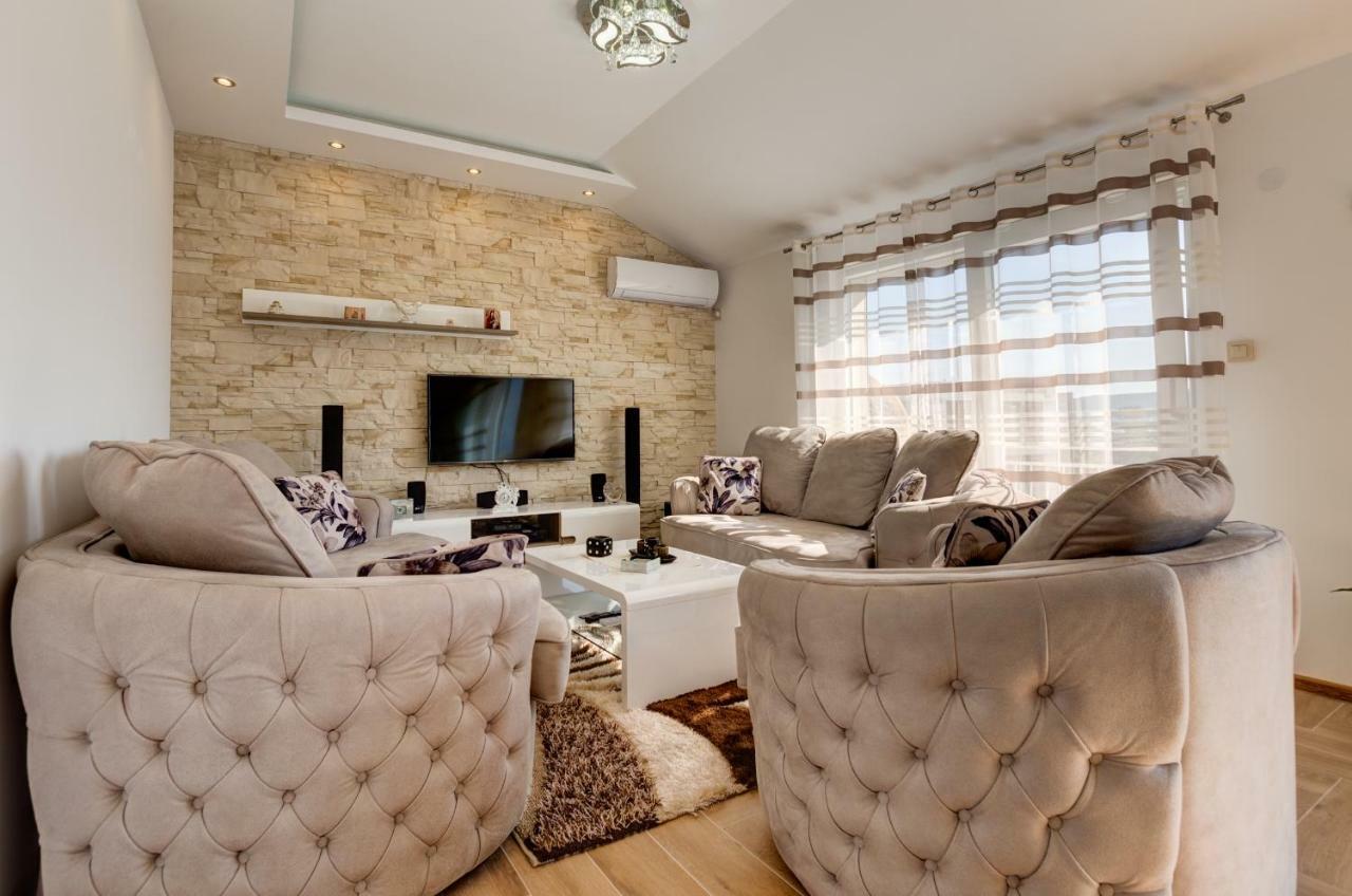 Divino Apartment ティヴァト エクステリア 写真